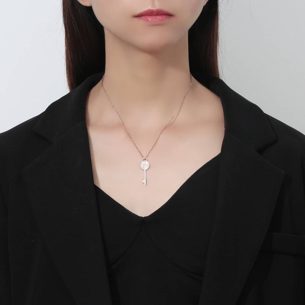 Stainless steel key necklace plated with 18K gold, featuring a luxurious full diamond design, a stylish and versatile choice for gifting.