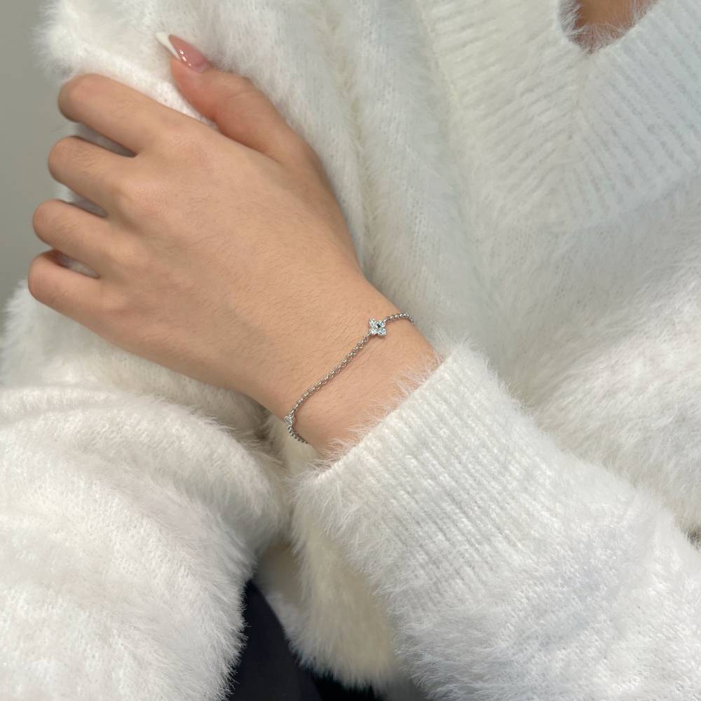 Discover Exquisite 925 Silver Moissanite Clover Bracelets