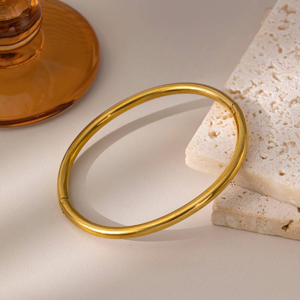 Plain Bangle for Women: Elegance in Minimalist Gold