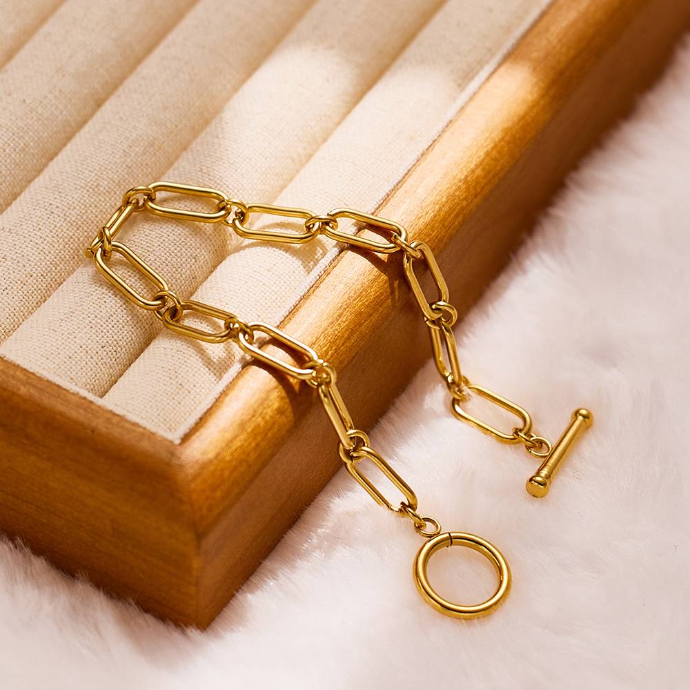 Lonceen Oval-Link Toggle Bracelet: Modern Elegance Defined