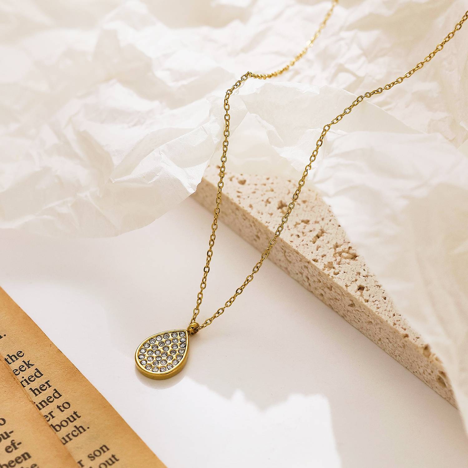 Design a water drop-shaped women's gold-plated zircon stainless steel fashion jewelry necklace for women