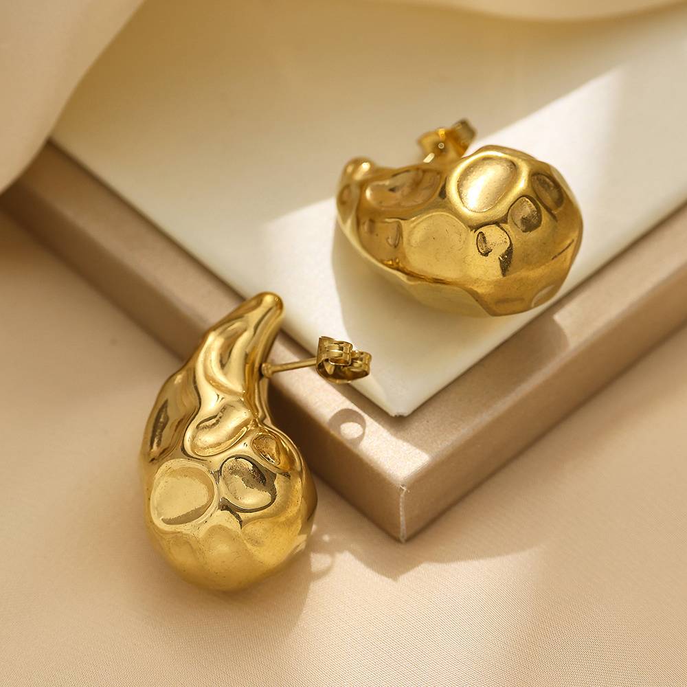Fashionable, thick stainless steel irregular hammered pattern women's stud earrings, 18k gold-plated fashion jewelry earrings