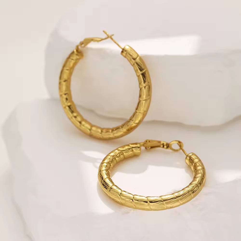 Classic punk circular texture 18k gold-plated C-shaped women's stainless steel hoop fashion accessory earrings