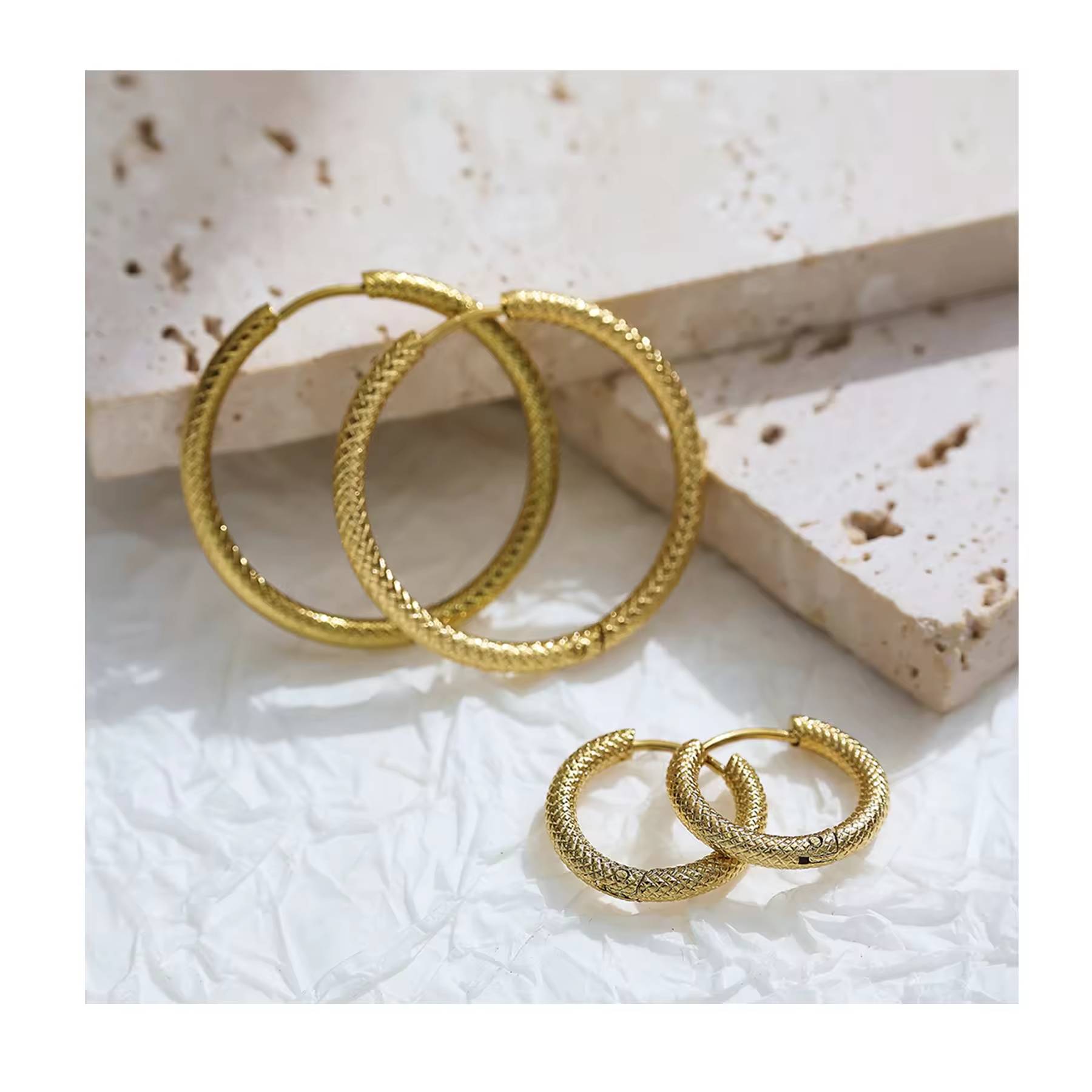 Simple, stylish, high-quality 18k gold-plated C-shaped women's diamond-shaped stainless steel hoop fashion jewelry earrings
