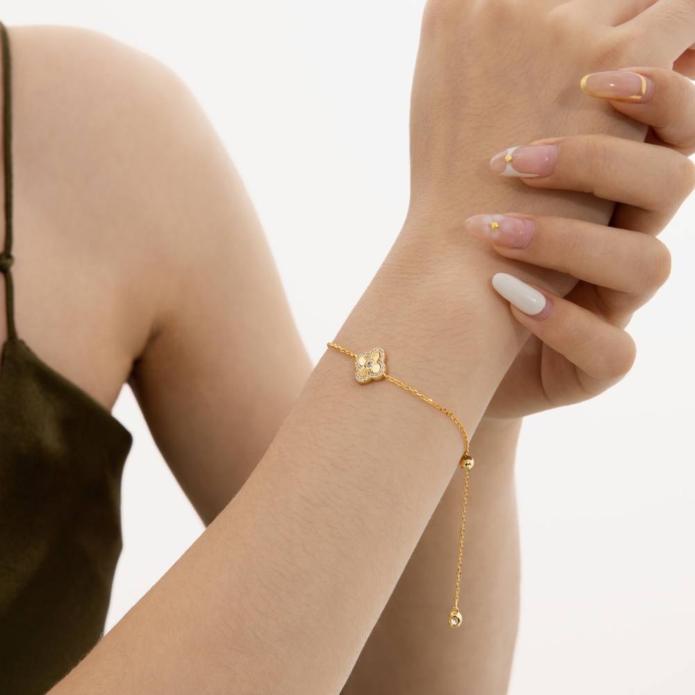 Stunning Moissanite Four-Leaf Clover Bracelet for Women in 925 Silver