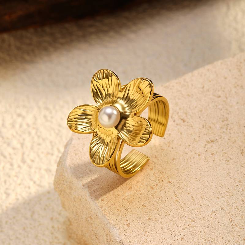 Gold Plated Flower Stainless Steel Ring with Pearl