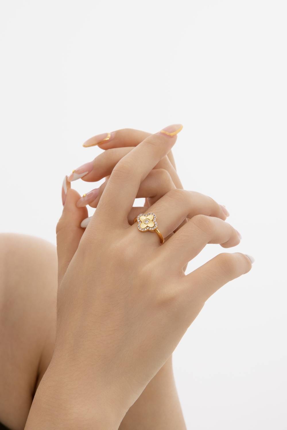 Moissanite Clover Ring in 925 Silver by Lonceen