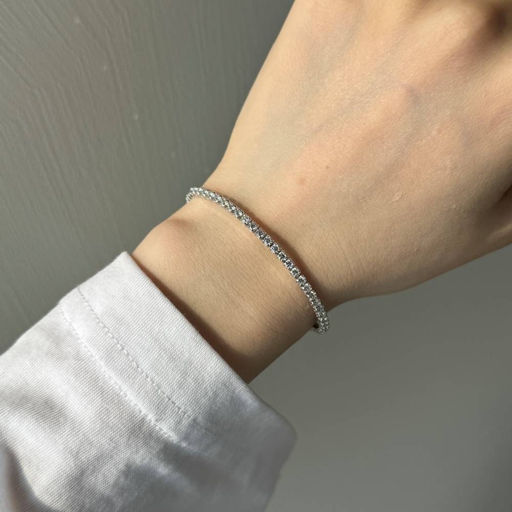 Minimalist Moissanite Bracelet in 925 Sterling Silver by Lonceen
