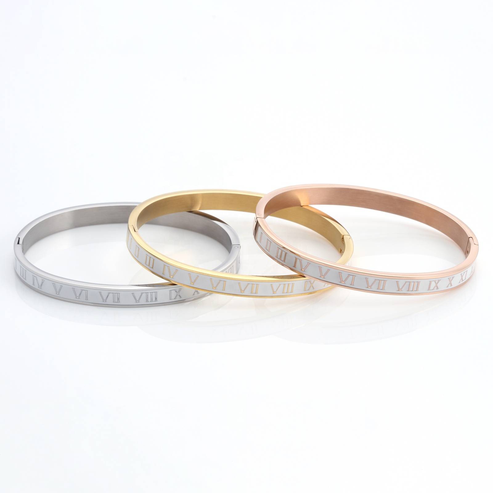 Die zeitlose Eleganz von Armbändern aus emailliertem Edelstahl: Design mit römischen Ziffern