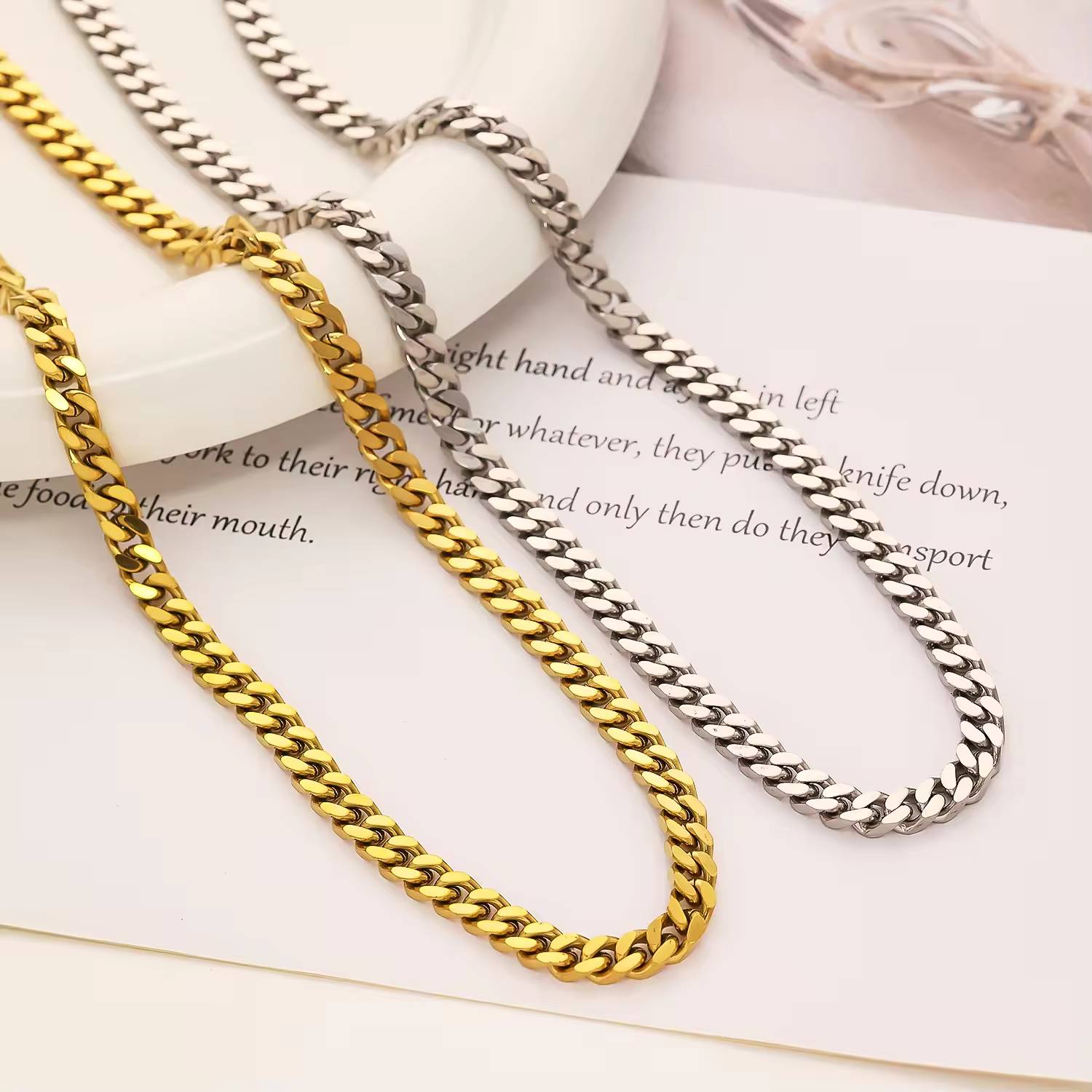 High-quality hip-hop Cuban chain link stainless steel 18k gold-plated silver-colored fashion jewelry men's necklace